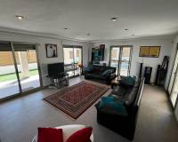 Resale - Detached House / Villa - Cox