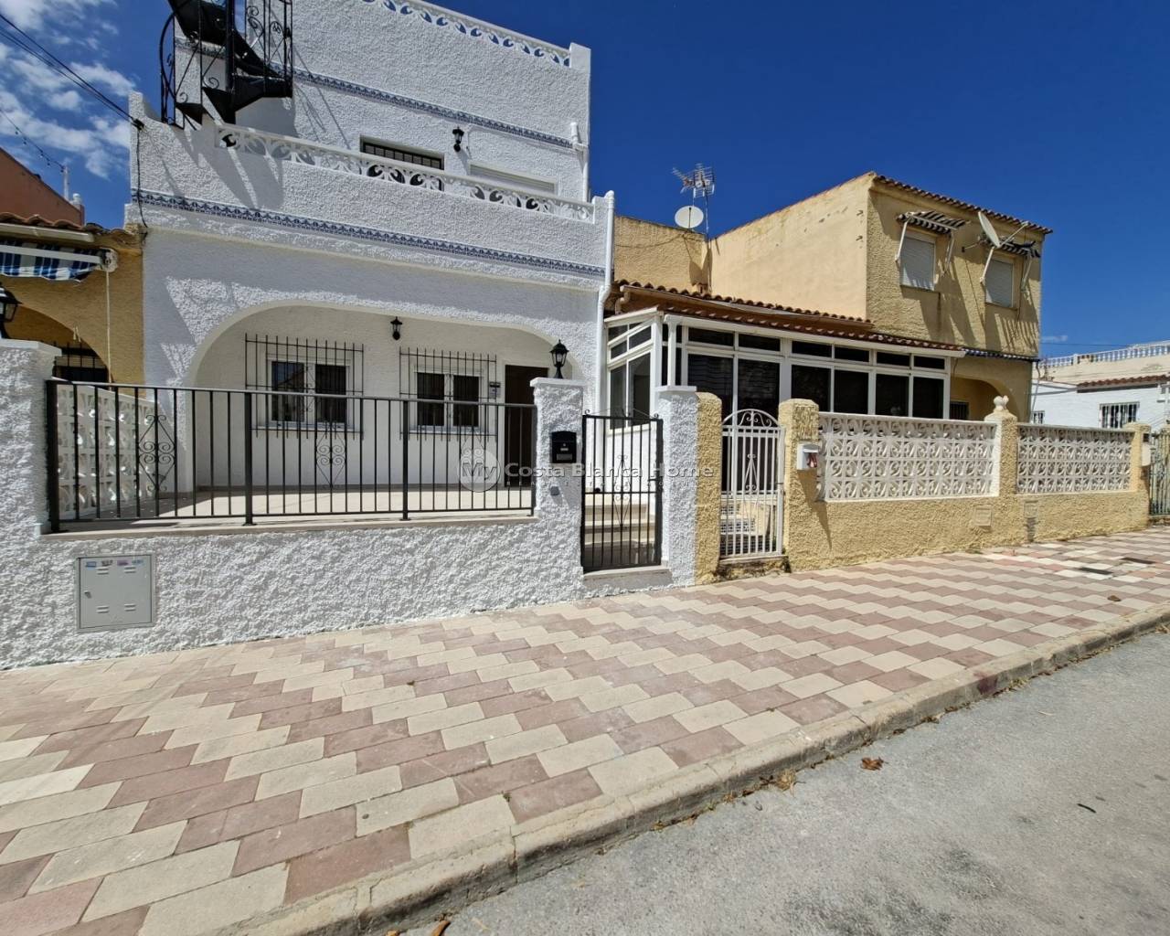 Town House - Resale - La Marina - La Marina - Urbanization